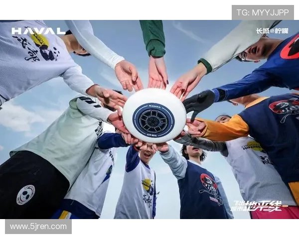 成都飞盘队在极限运动嘉年华中的灵活性表现引发热议与赞赏