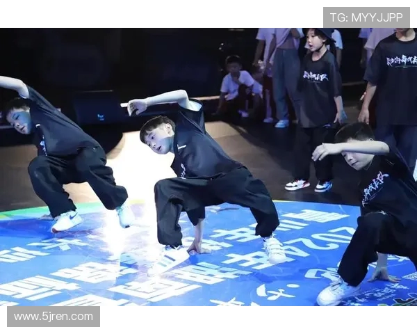 广州街舞队在世界攀岩锦标赛中以61分稳居积分榜首位